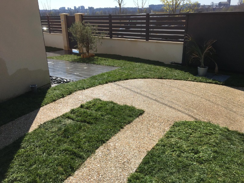 All&eacute;e carrossable & Gr&egrave;s & Cl&ocirc;ture